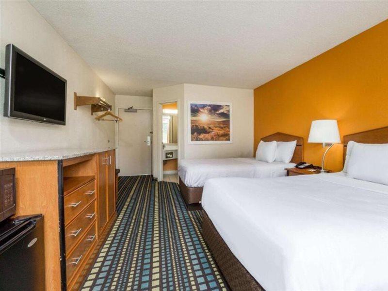 Days Inn By Wyndham Florence Cincinnati Area Exteriör bild