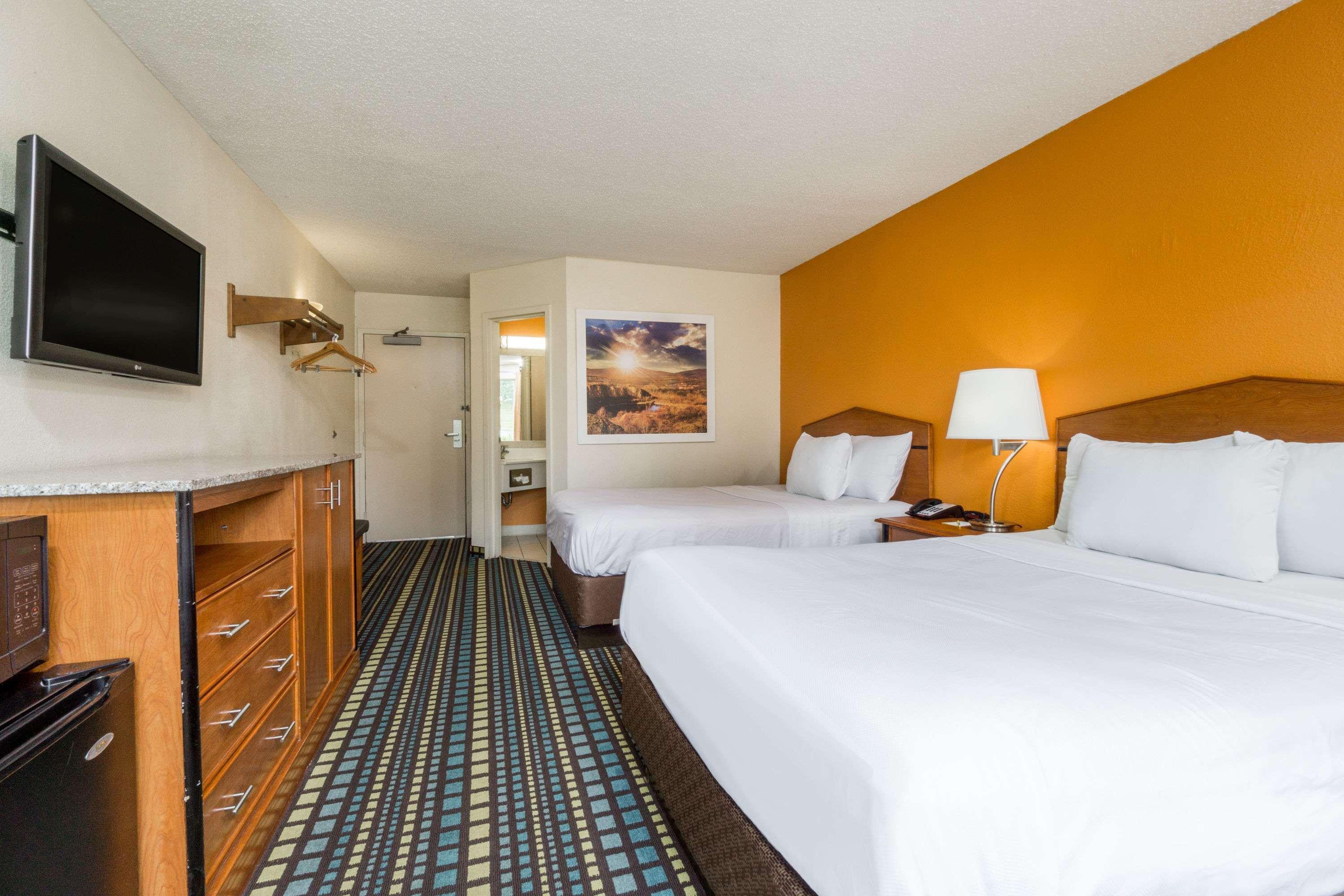Days Inn By Wyndham Florence Cincinnati Area Exteriör bild