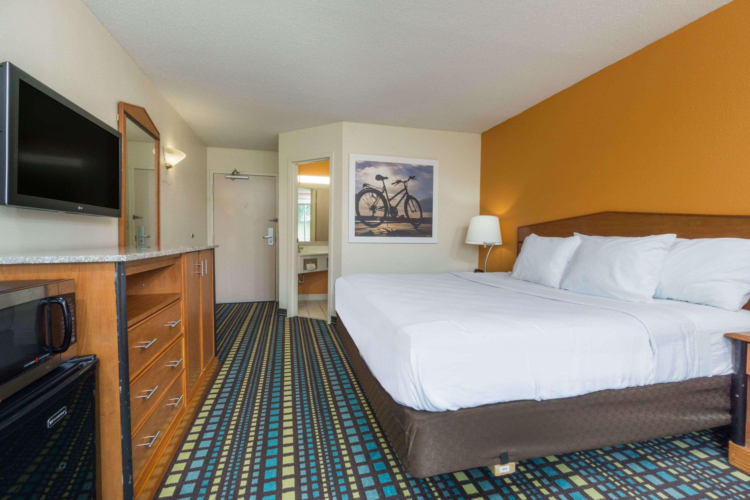 Days Inn By Wyndham Florence Cincinnati Area Exteriör bild