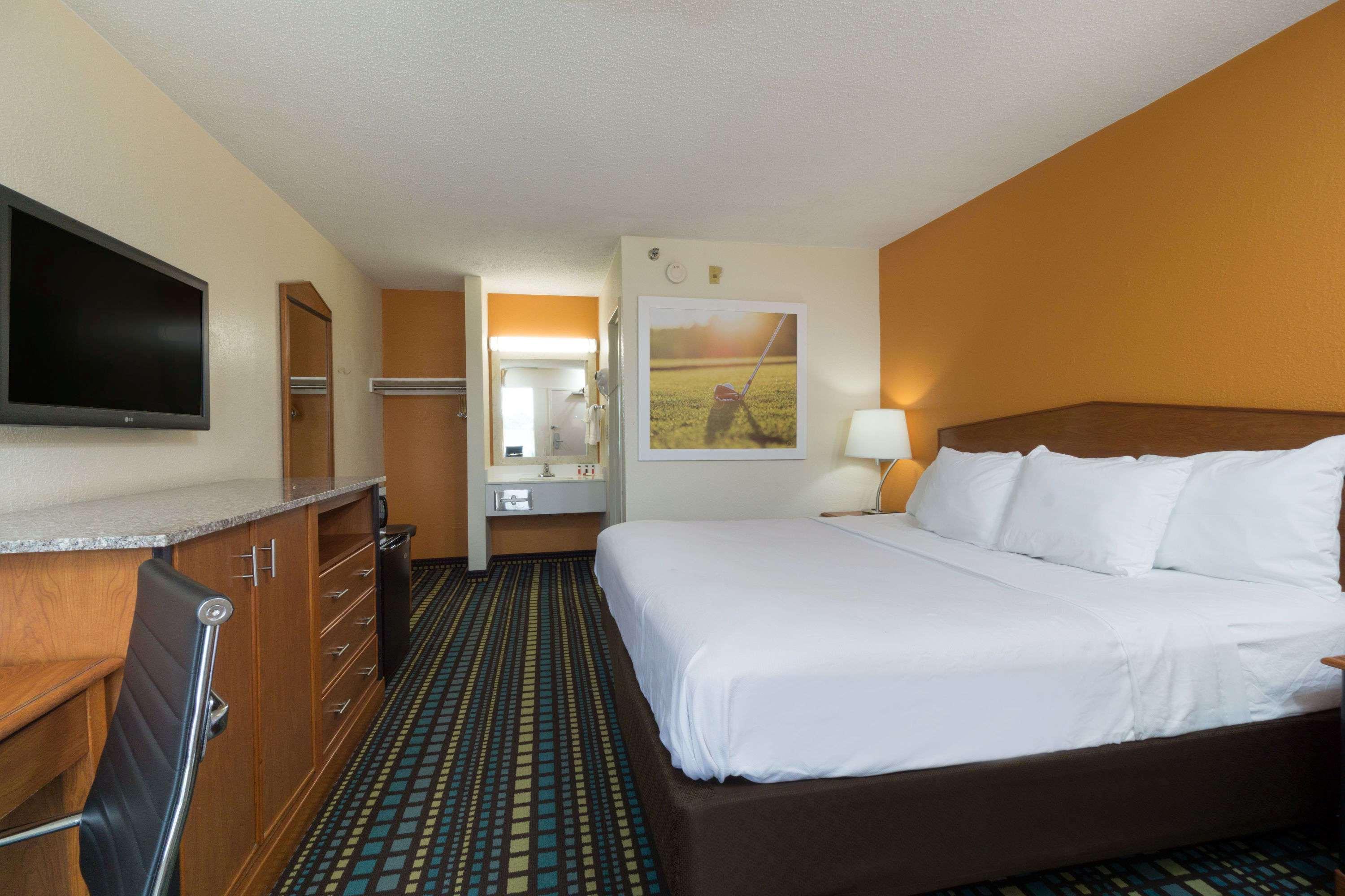 Days Inn By Wyndham Florence Cincinnati Area Exteriör bild