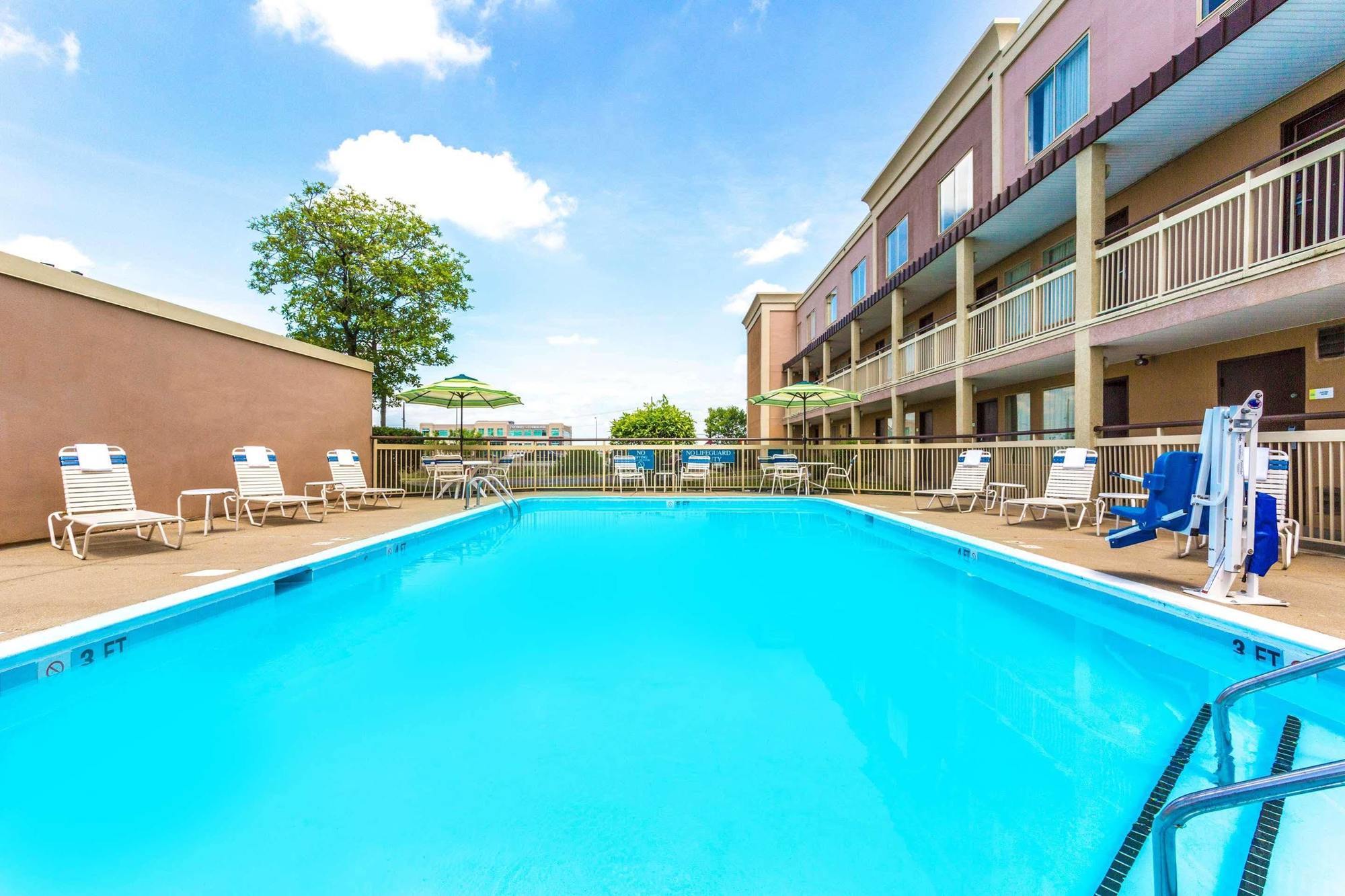 Days Inn By Wyndham Florence Cincinnati Area Exteriör bild