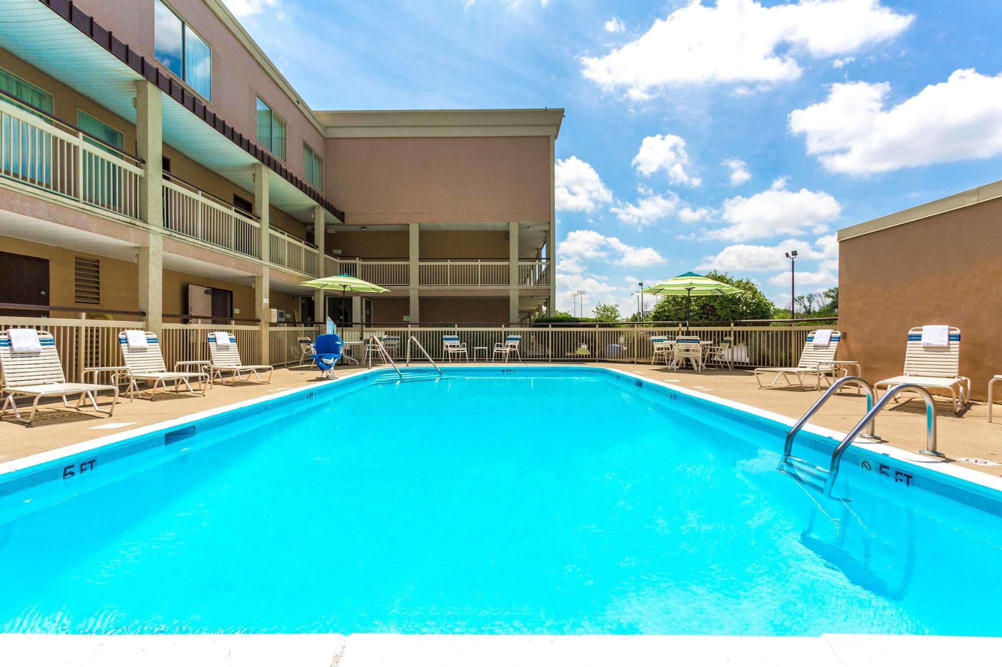 Days Inn By Wyndham Florence Cincinnati Area Exteriör bild